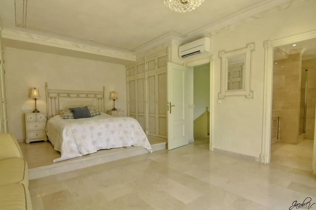 20001 - Exquisite Villa 50M To Beach Marbella 0*,