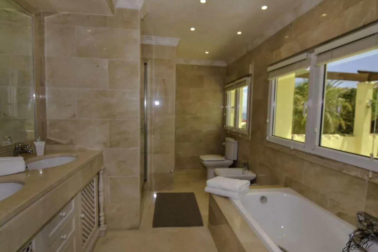 20001 - Exquisite Villa 50M To Beach Marbella